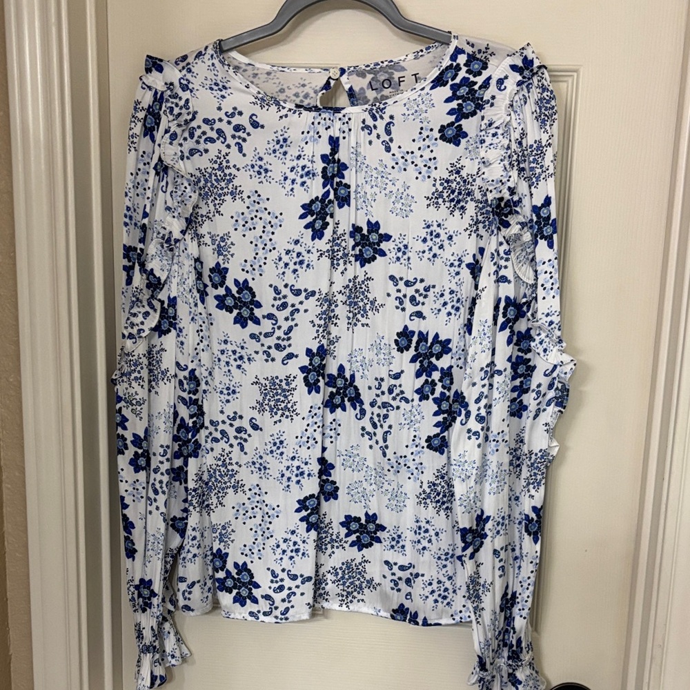 Loft Floral Blue and White Women's Top Size Large